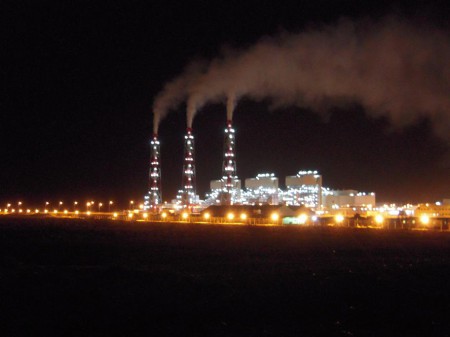 夜の発電所